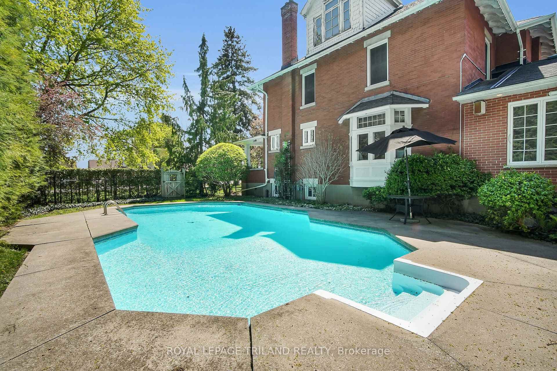 825 Riverside Drive photo 37