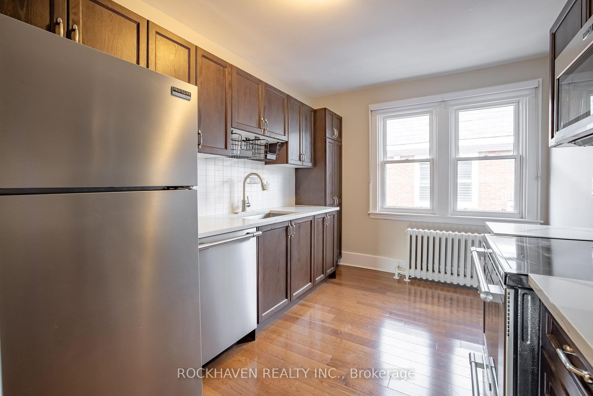 366 John Street Unit 14 photo 6