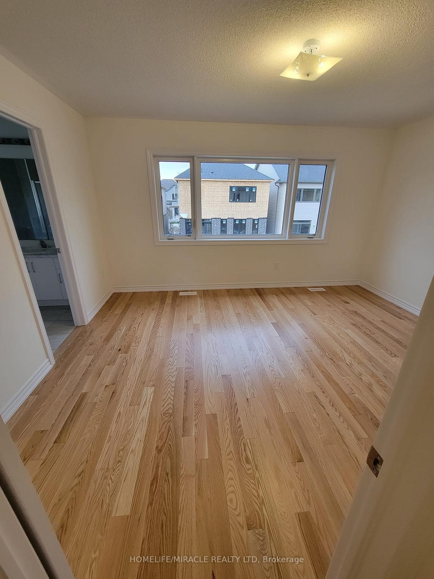 37 Durham Avenue photo 6