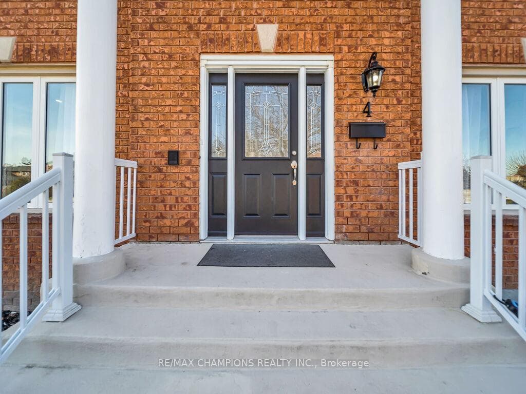 4 Claudia Avenue photo 3