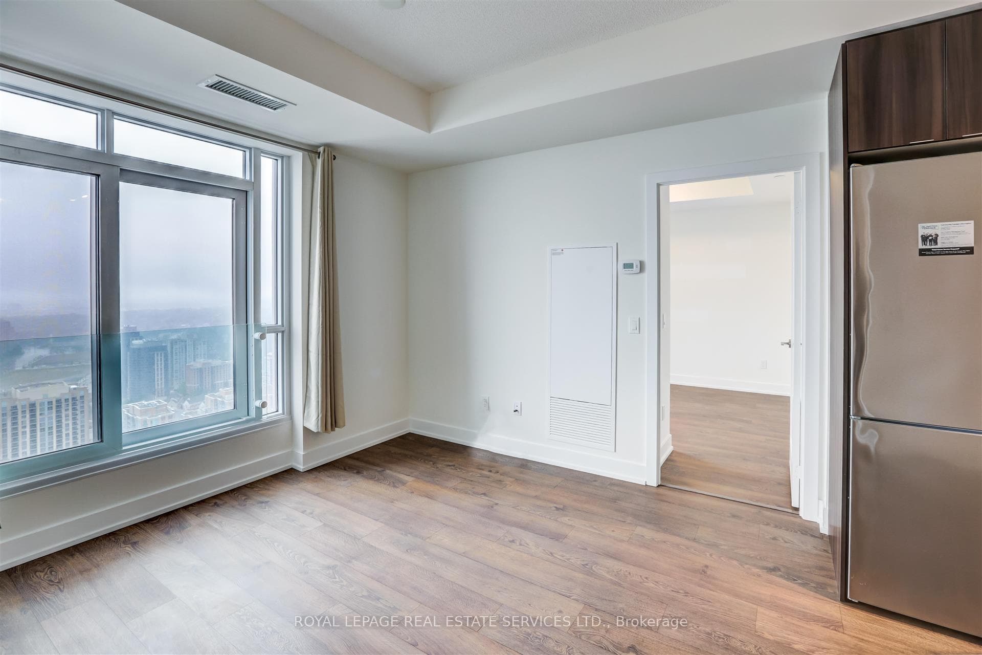 7 Mabelle Avenue Unit 4410 photo 5