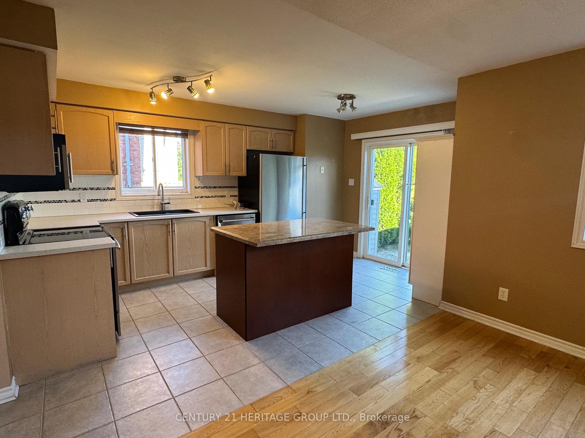 82 Kenwell Crescent photo 3