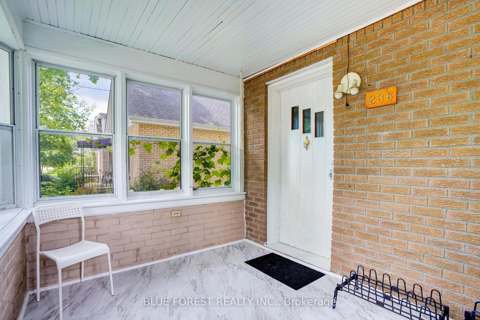 236 Bernard Avenue photo 5