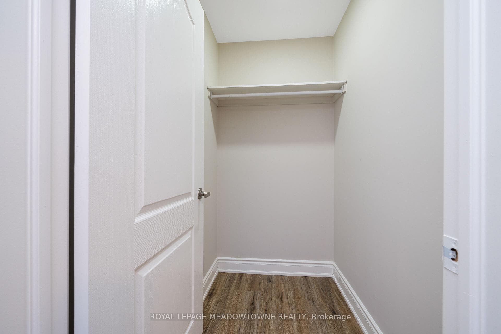 54 Meadowglen Boulevard Unit Bsmt photo 19