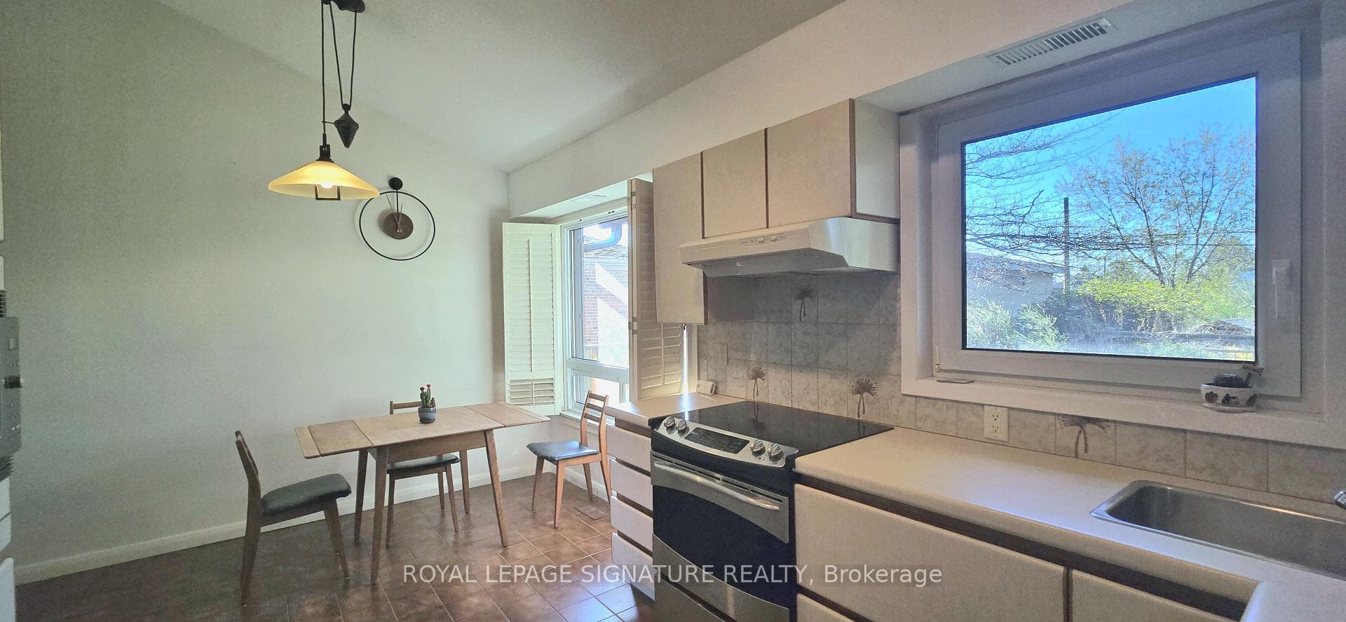 42 Jubilee Crescent Unit Mainfloor photo 7
