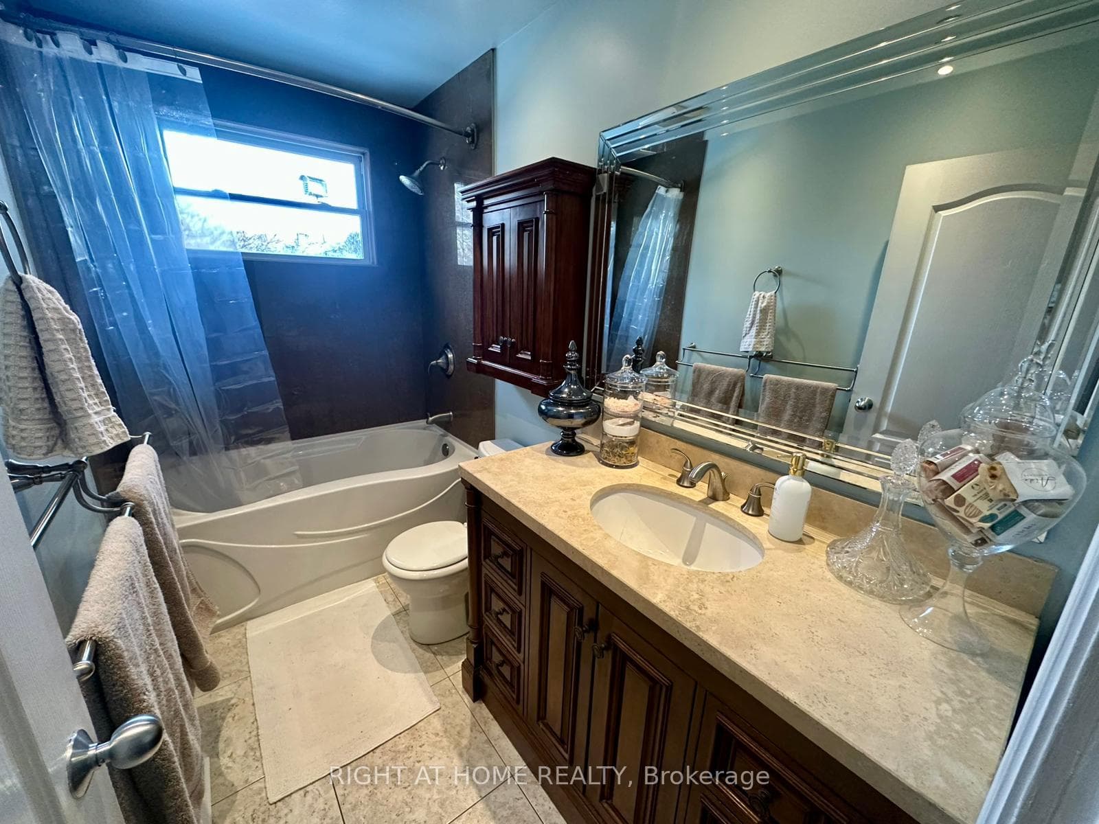 551 Brentwood Avenue Unit Main photo 10