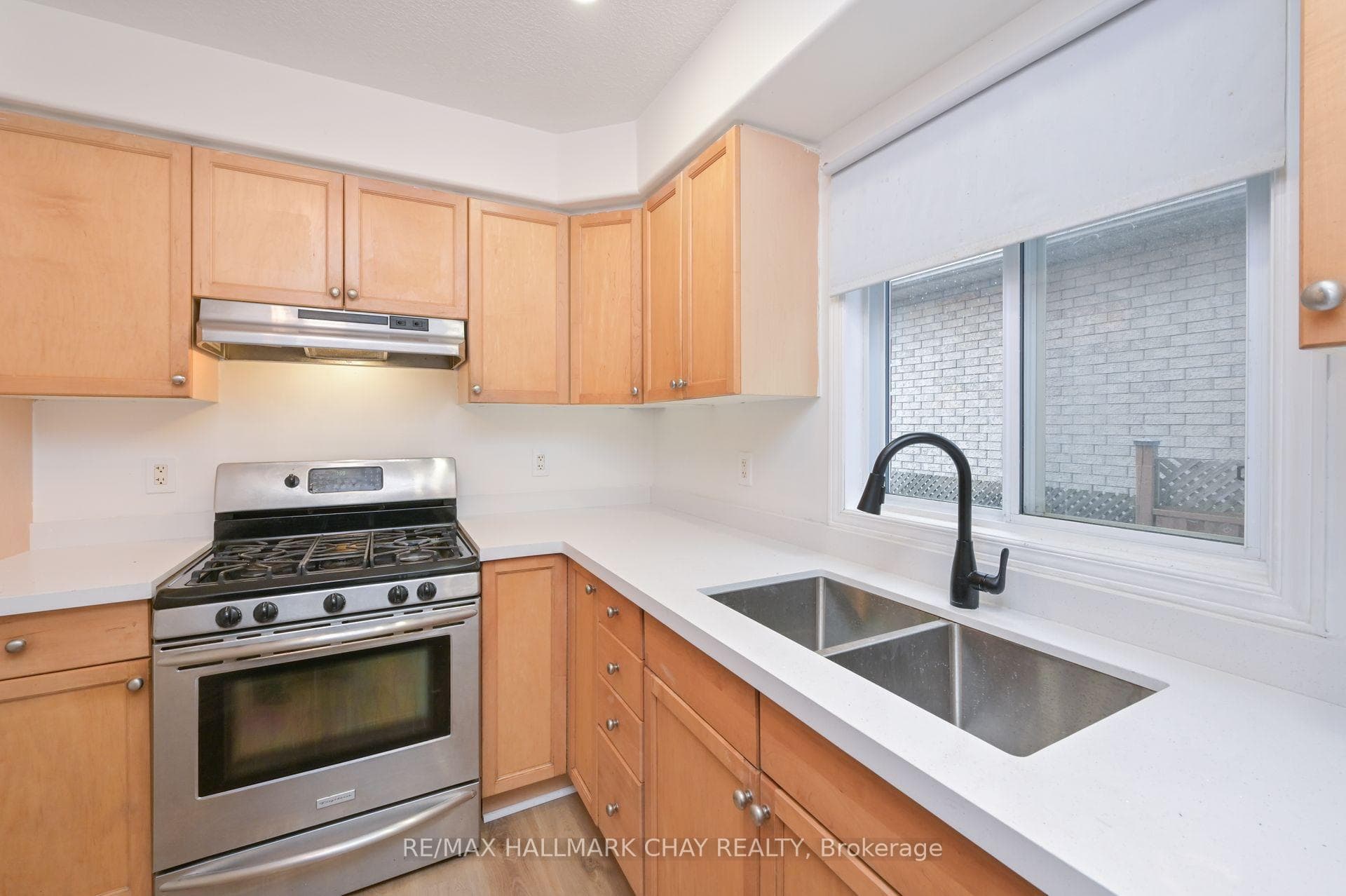 24 Stoneham Street photo 6