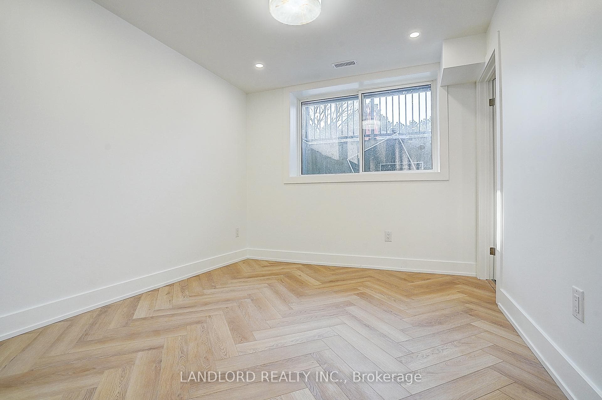 1146 Broadview Avenue Unit 4 photo 36