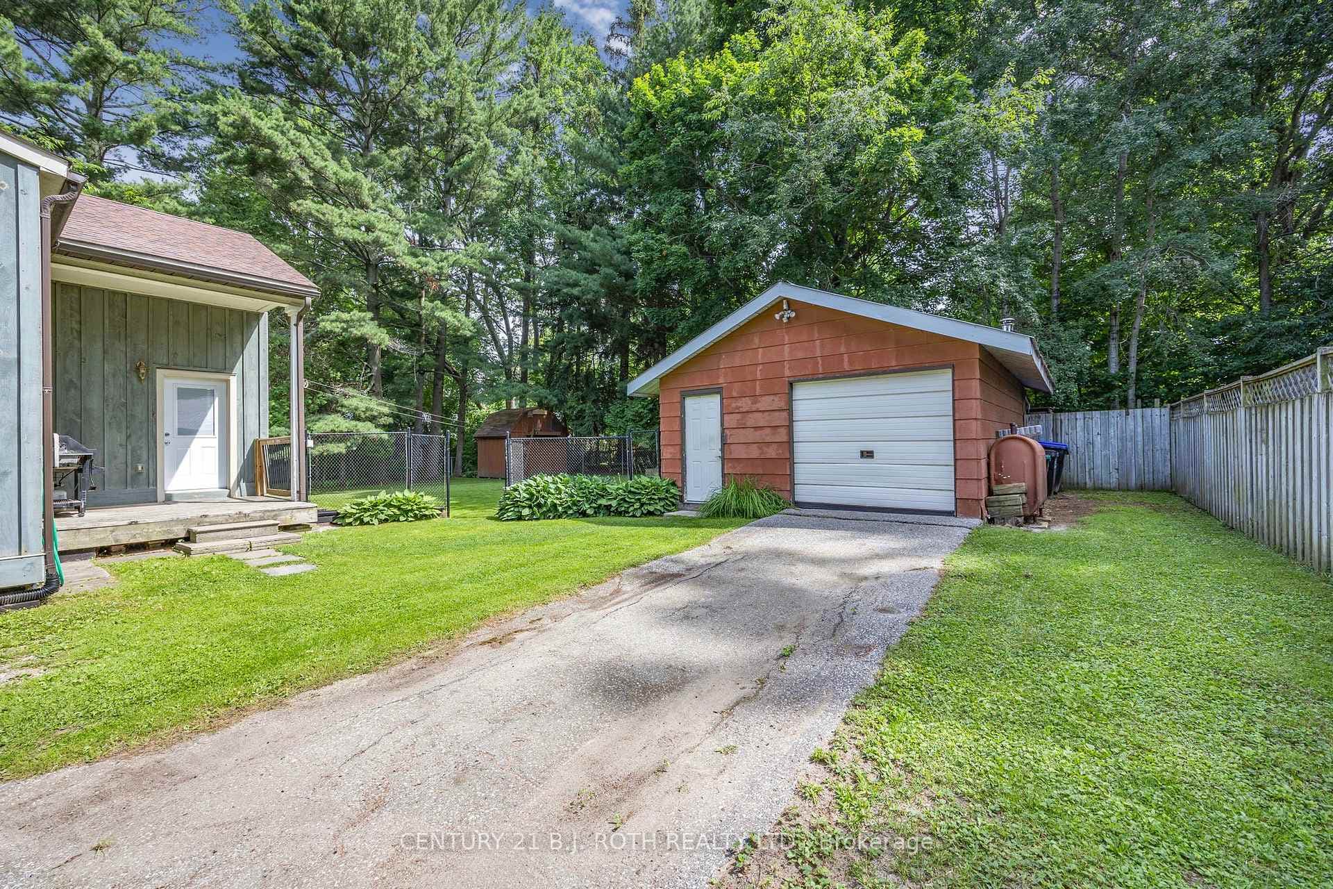 3433 Coronation Avenue photo 3