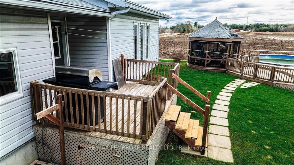 383 RUSSHAM Road photo 27