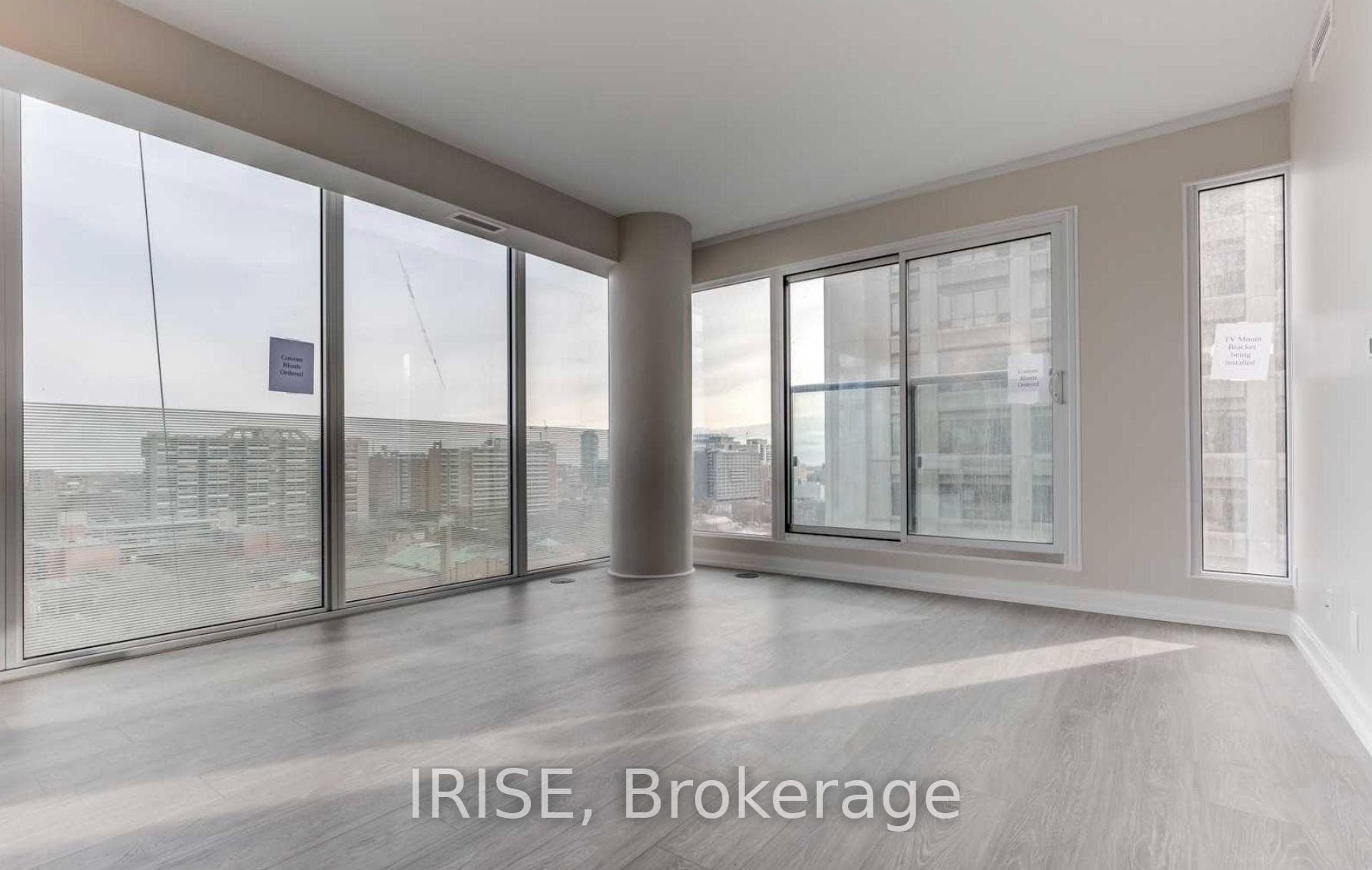 181 Dundas Street Unit 1005 photo 1