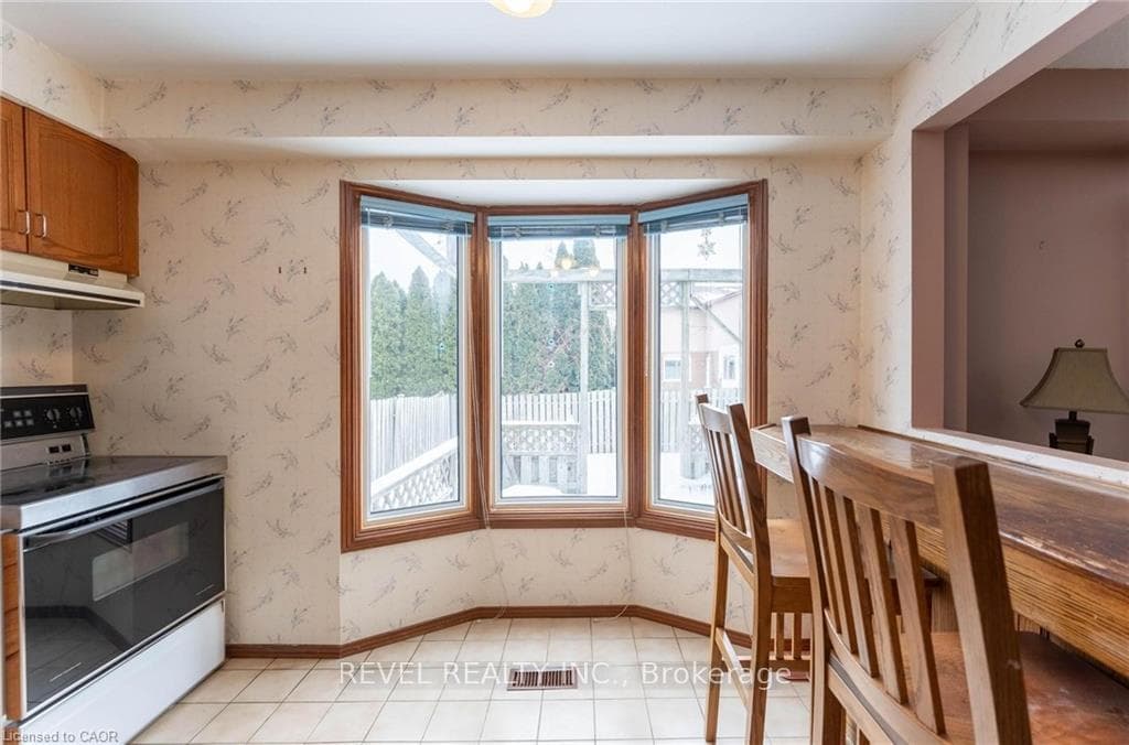 5 Charing Drive photo 7