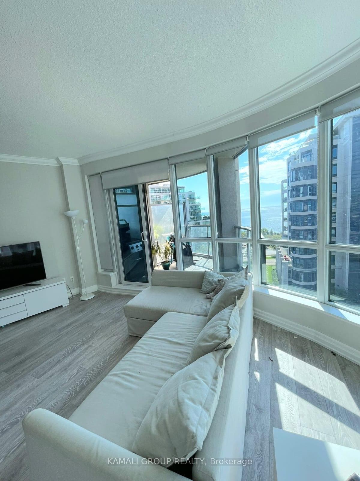 2083 Lake Shore Boulevard Unit 712 photo 6