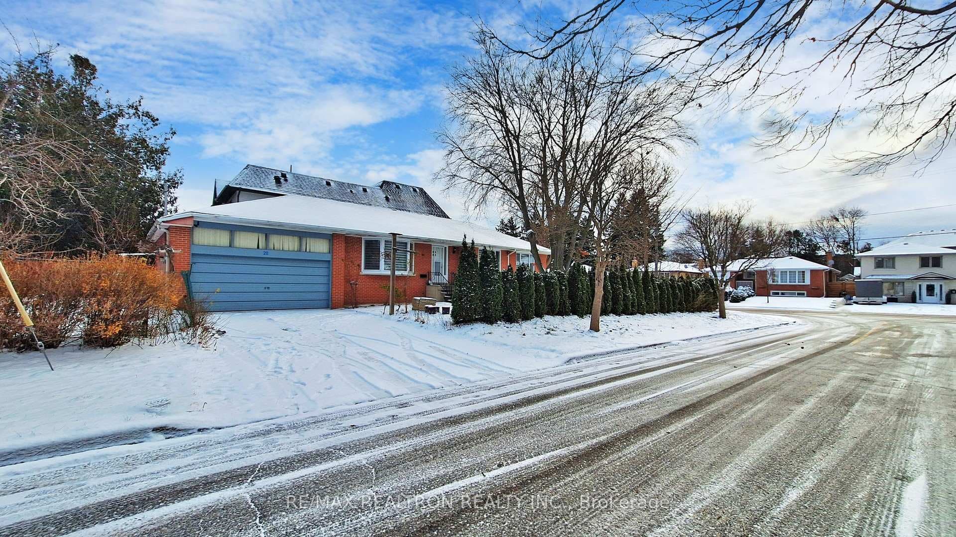 211 Harrygan Crescent photo 1