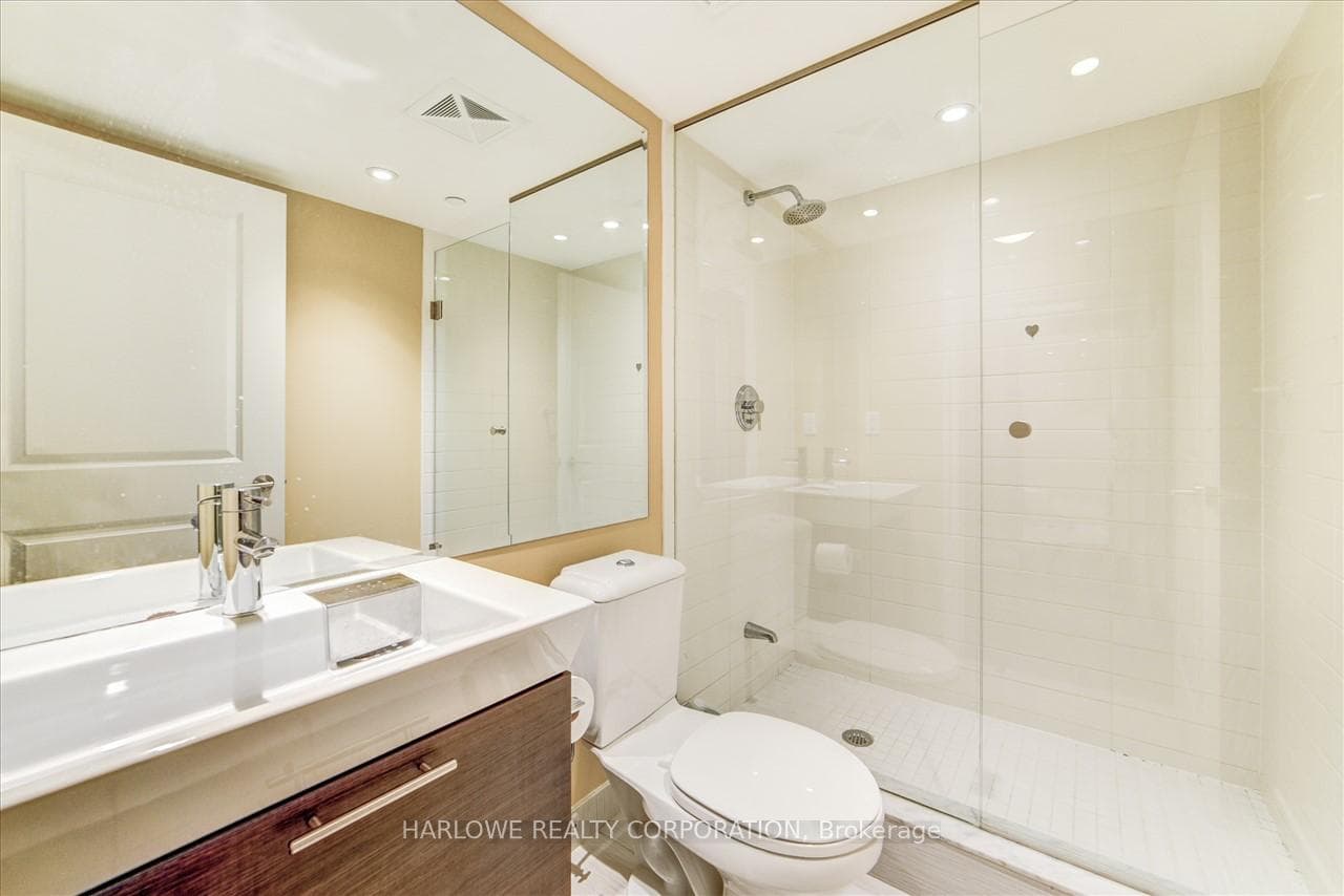 386 Yonge Street Unit 824 photo 7
