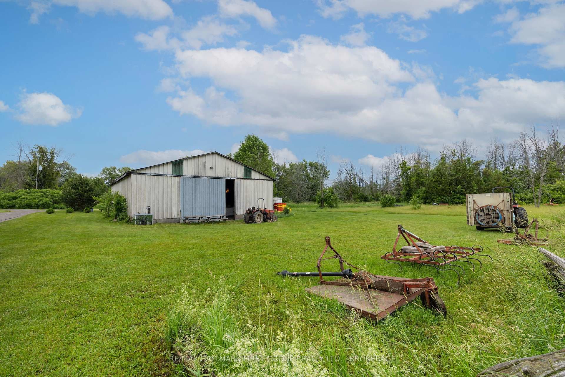 9656 Loyalist Parkway photo 32