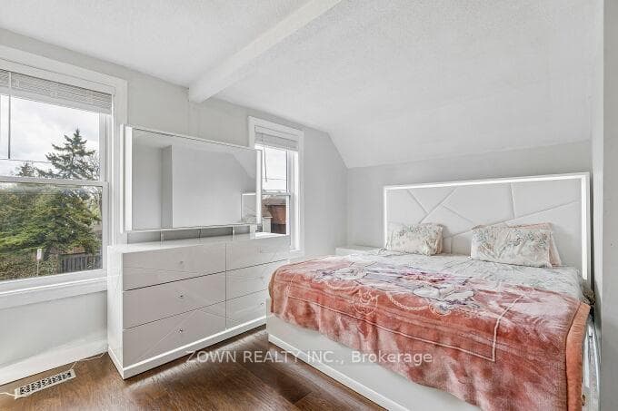 6 Albany Avenue photo 18