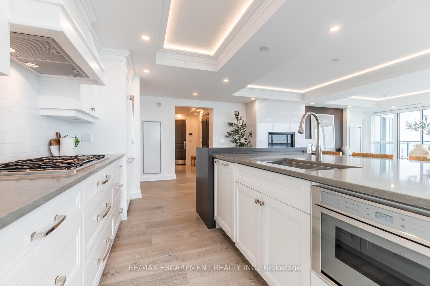 2060 Lakeshore Road Unit 1405 photo 8