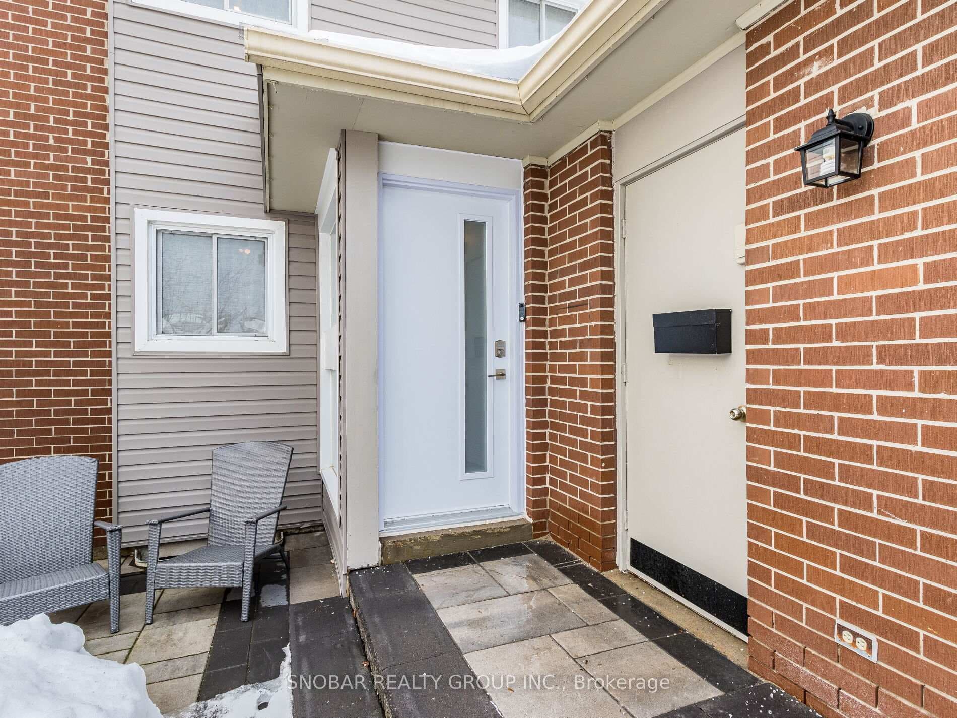 6280 Starfield Crescent photo 2