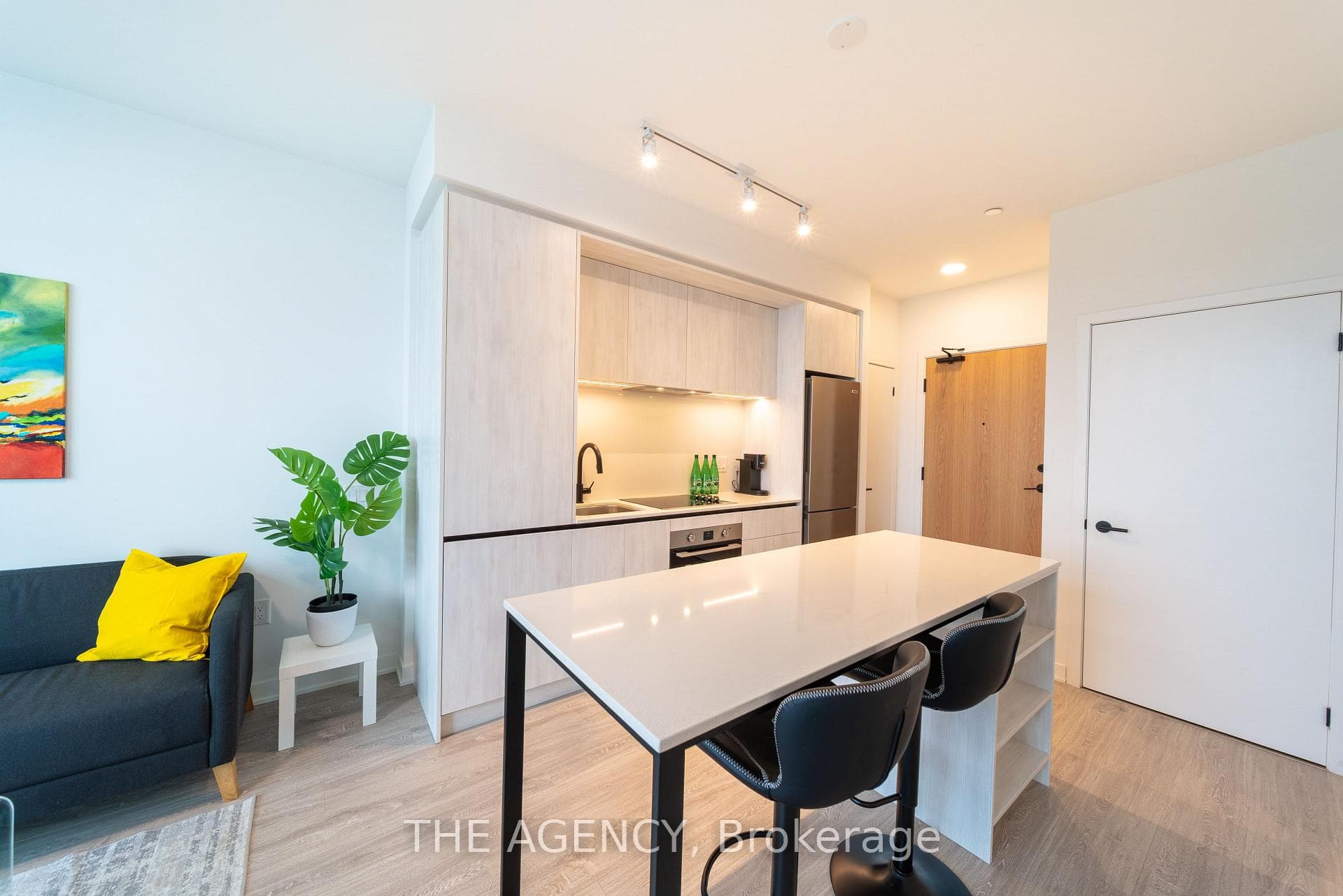2495 Eglinton Avenue Unit 807 photo 7