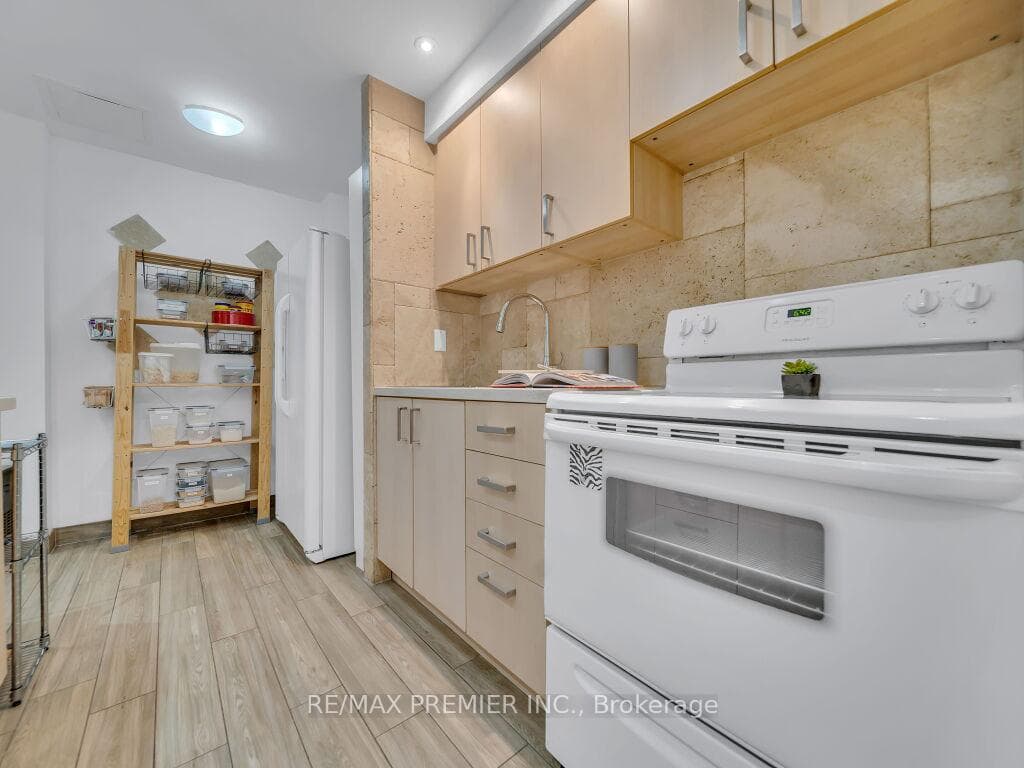 2095 Roche Court Unit 225 photo 13