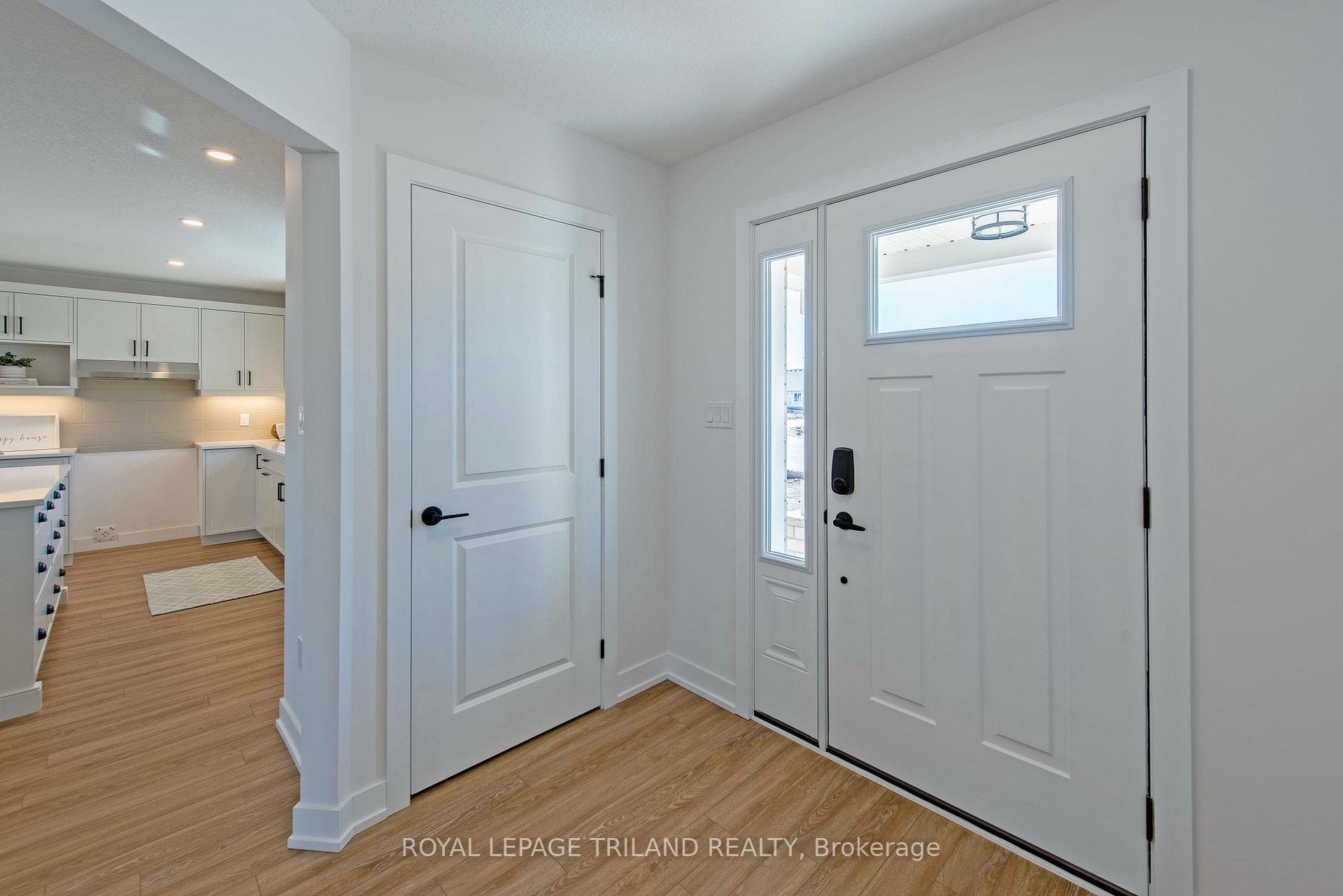 138 Renaissance Drive photo 4