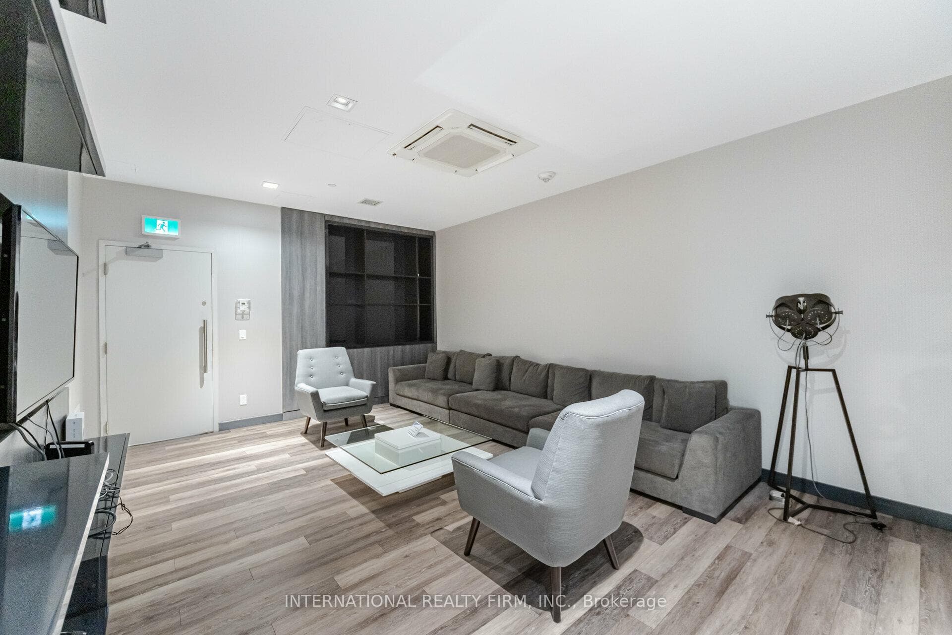 52 Forest Manor Road Unit 303 photo 23