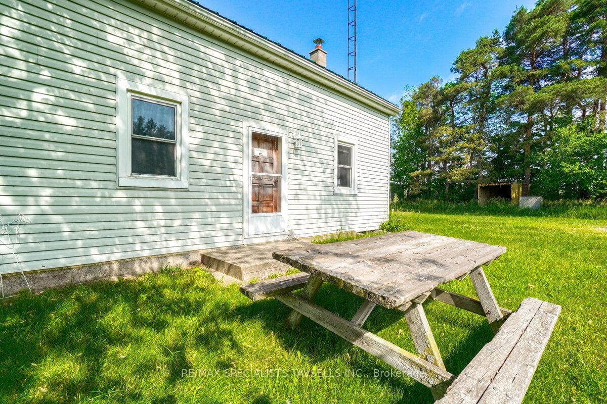 938198 Airport Road photo 23
