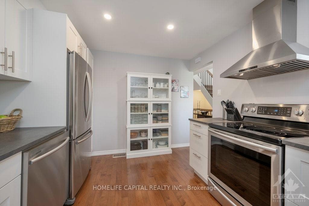 987 AVIGNON Court photo 6