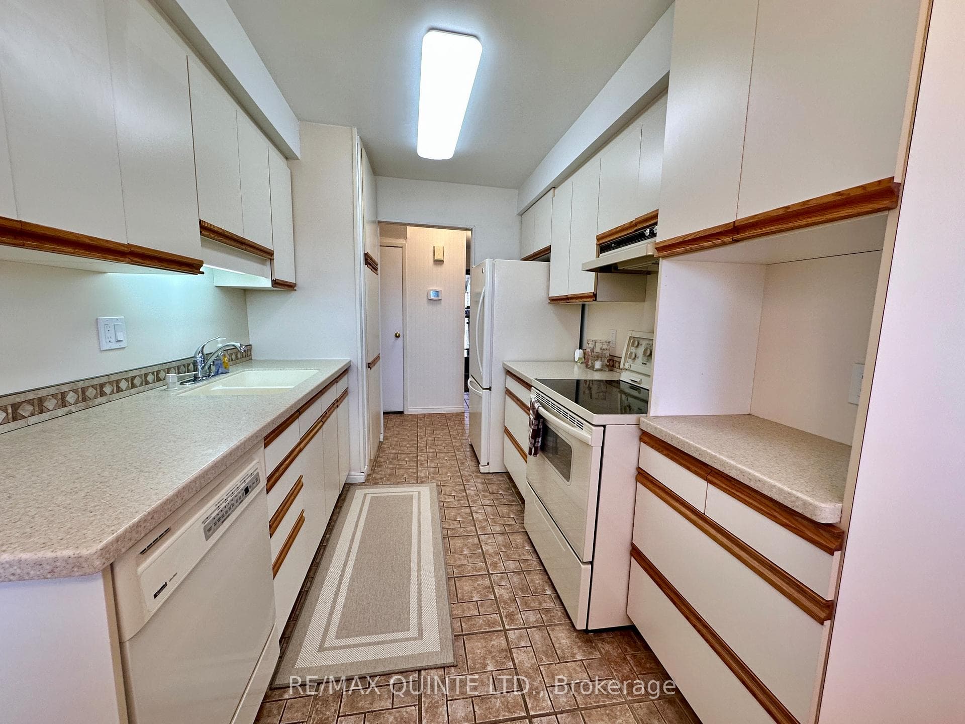 168G Singleton Drive Unit 28 photo 4