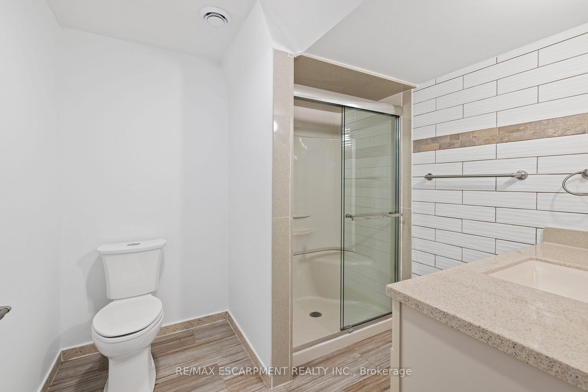 39 McKibbon Avenue photo 22
