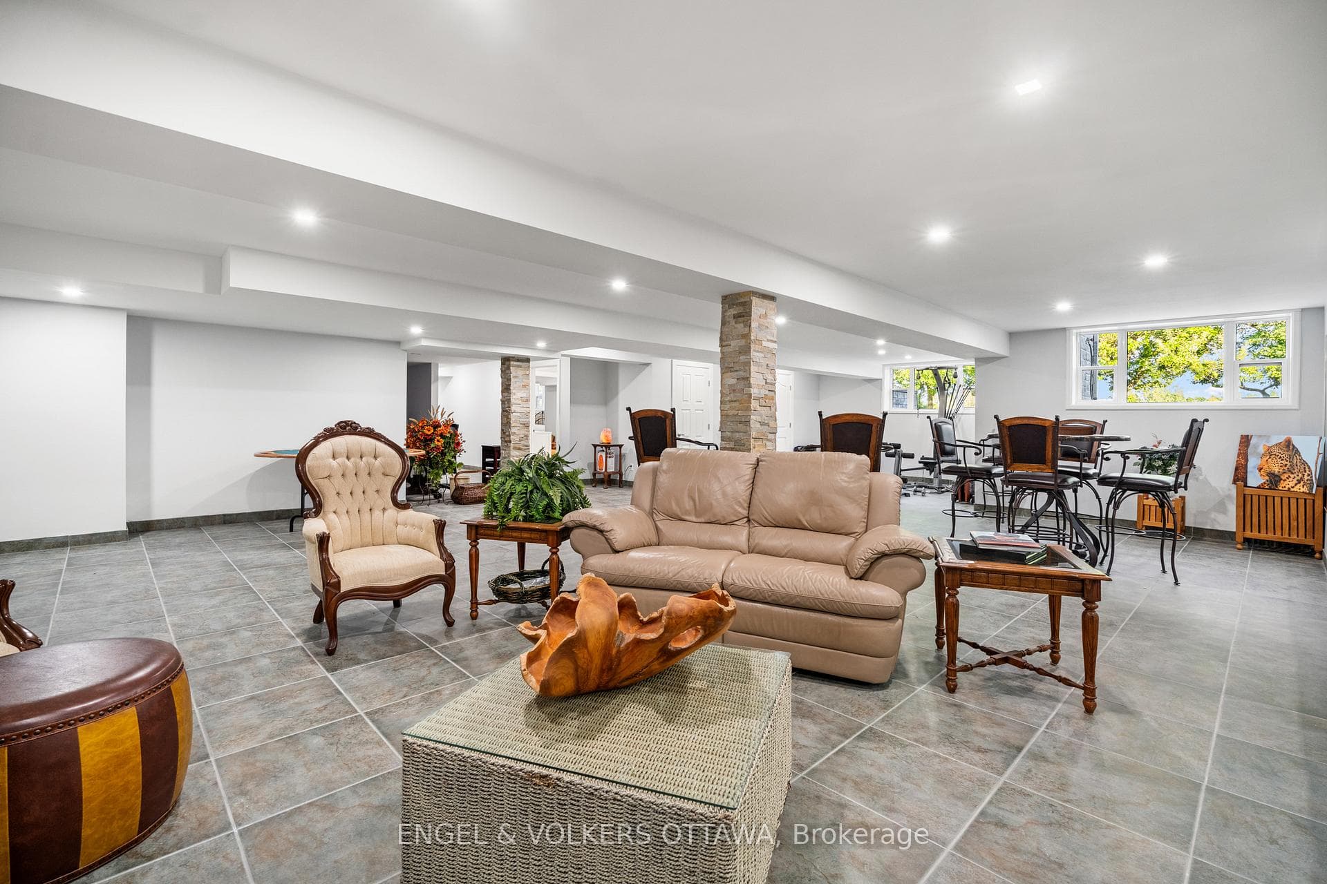 1562 Lakeshore Drive photo 37