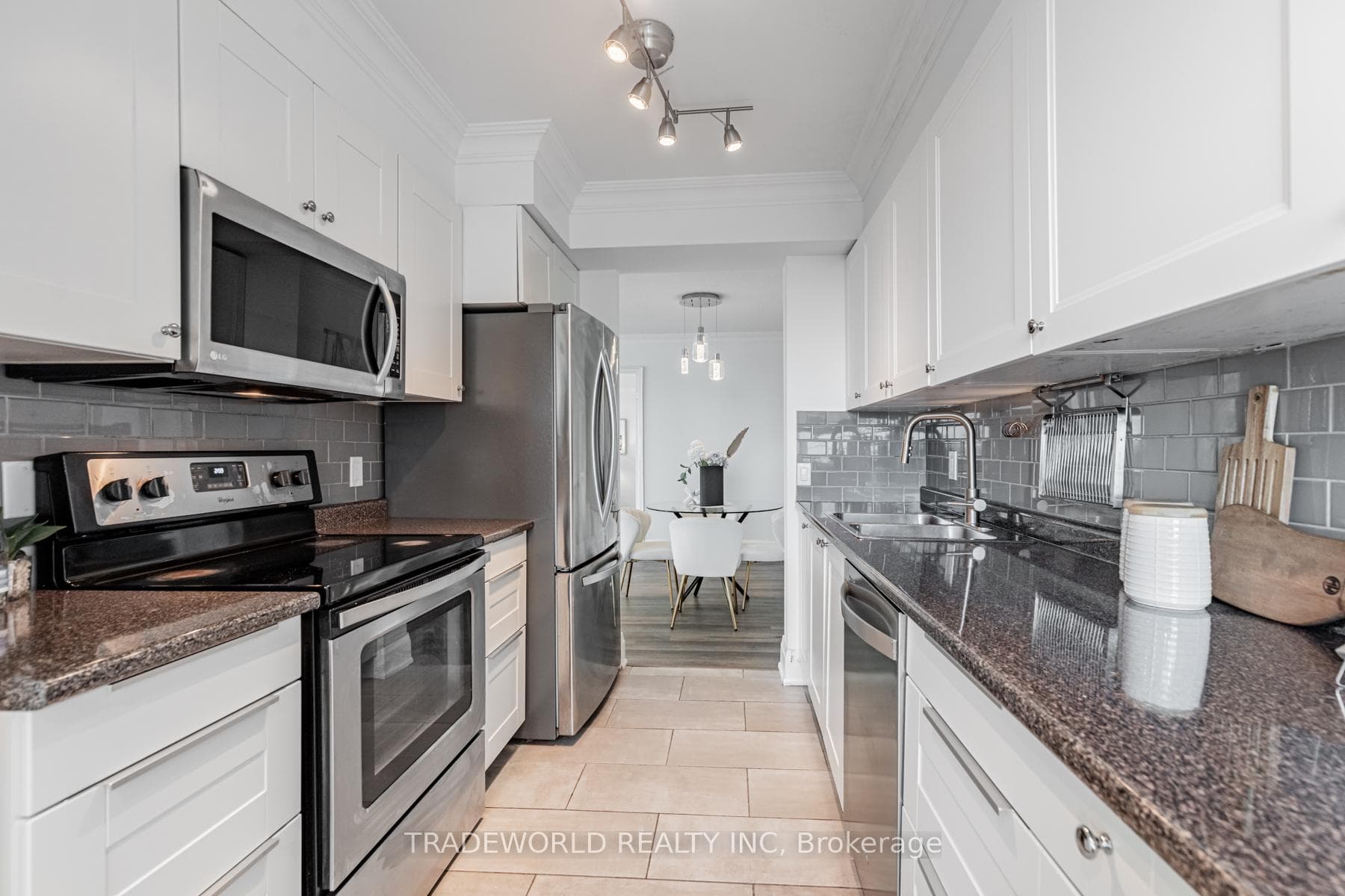 18 Parkview Avenue Unit 1506 photo 13