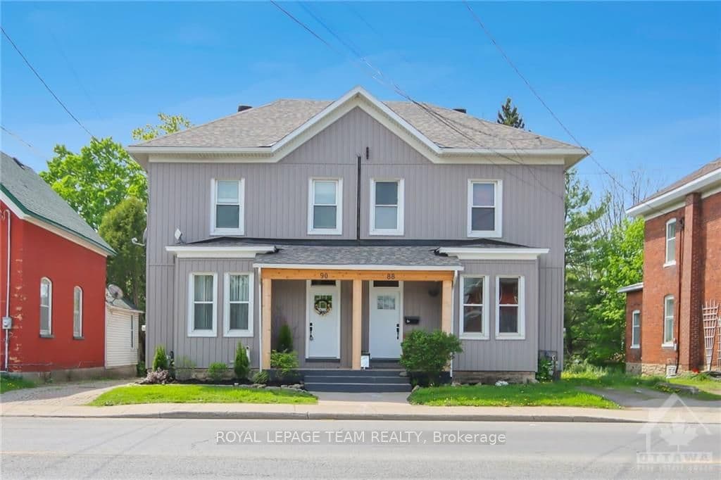 90 BROCKVILLE Street photo 1