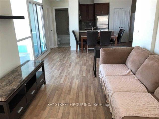 220 Burnhamthorpe Road Unit 2309 photo 8