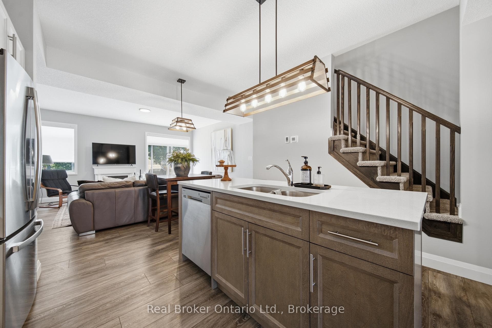 103 Stephenson Way photo 9