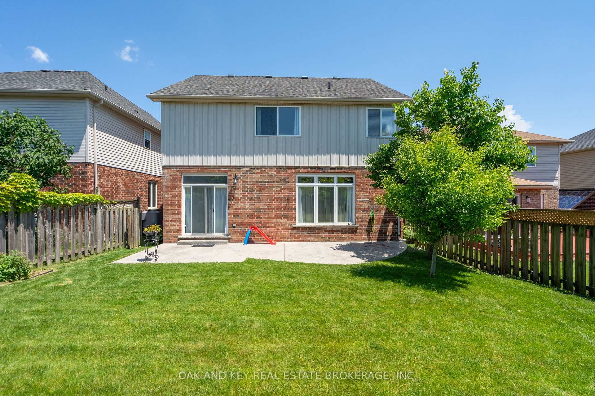 769 RUSHBROOK Crescent photo 35