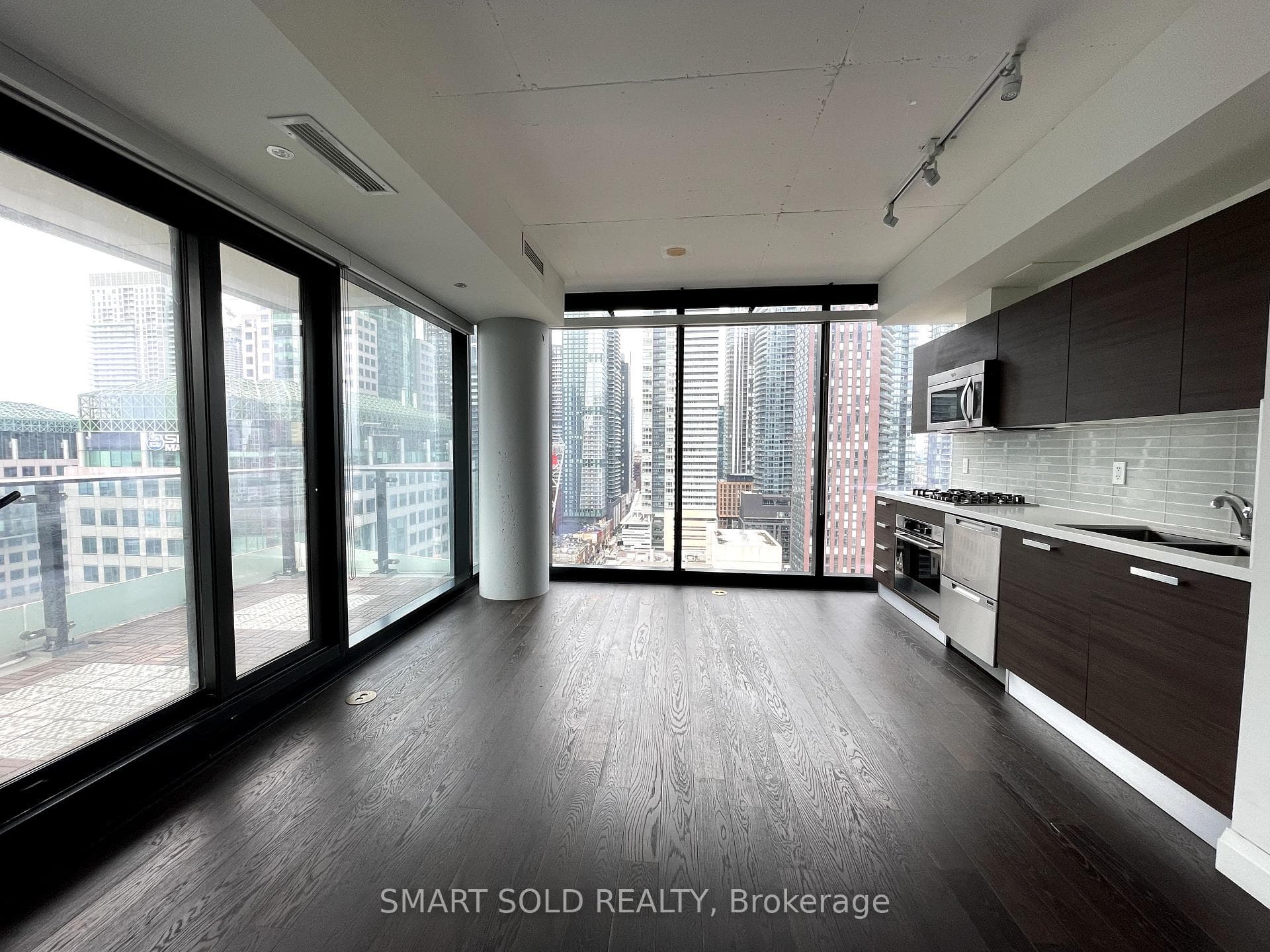 224 King Street Unit 1807 photo 4