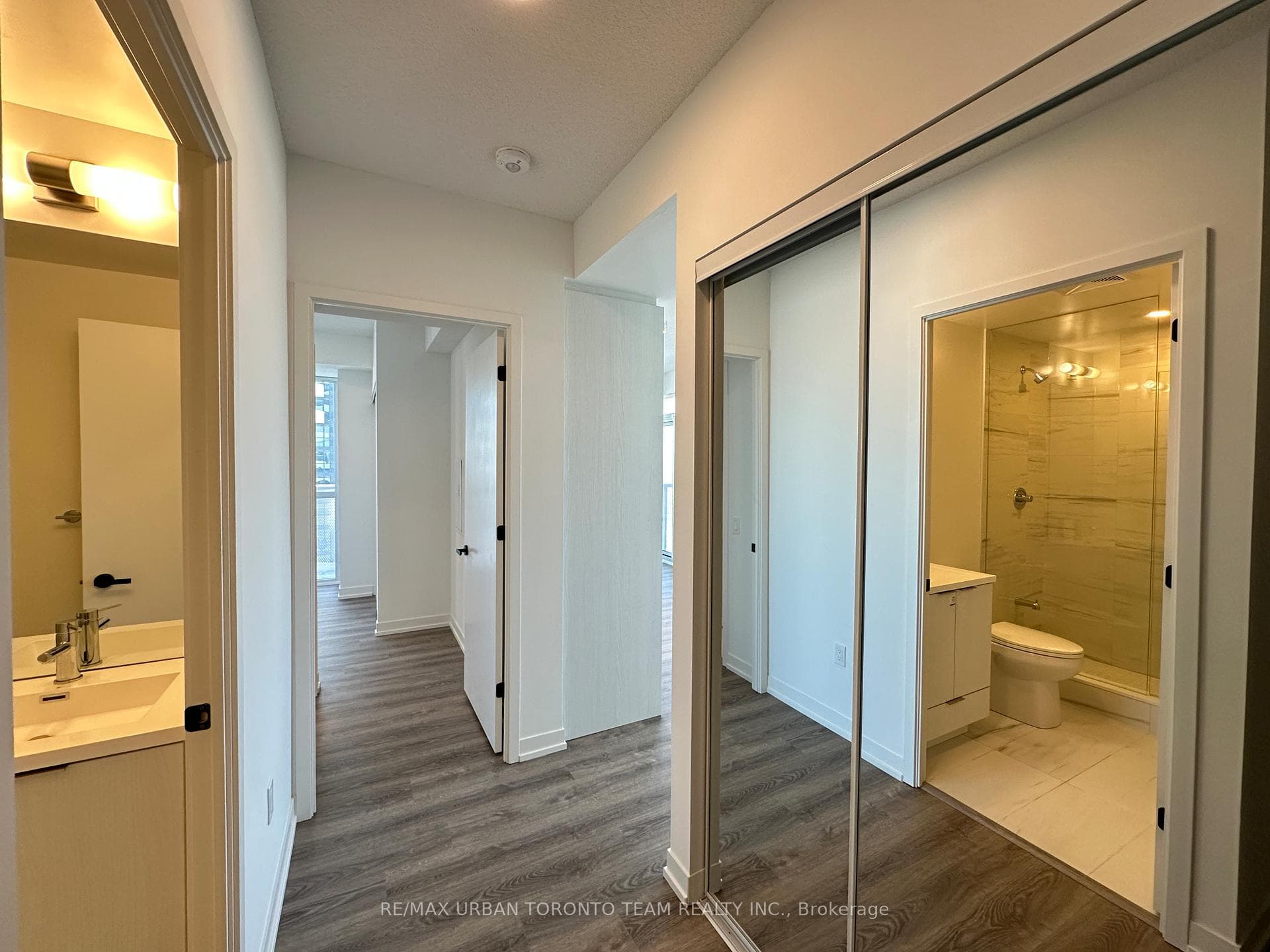 8 Interchange Way Unit 5502 photo 8