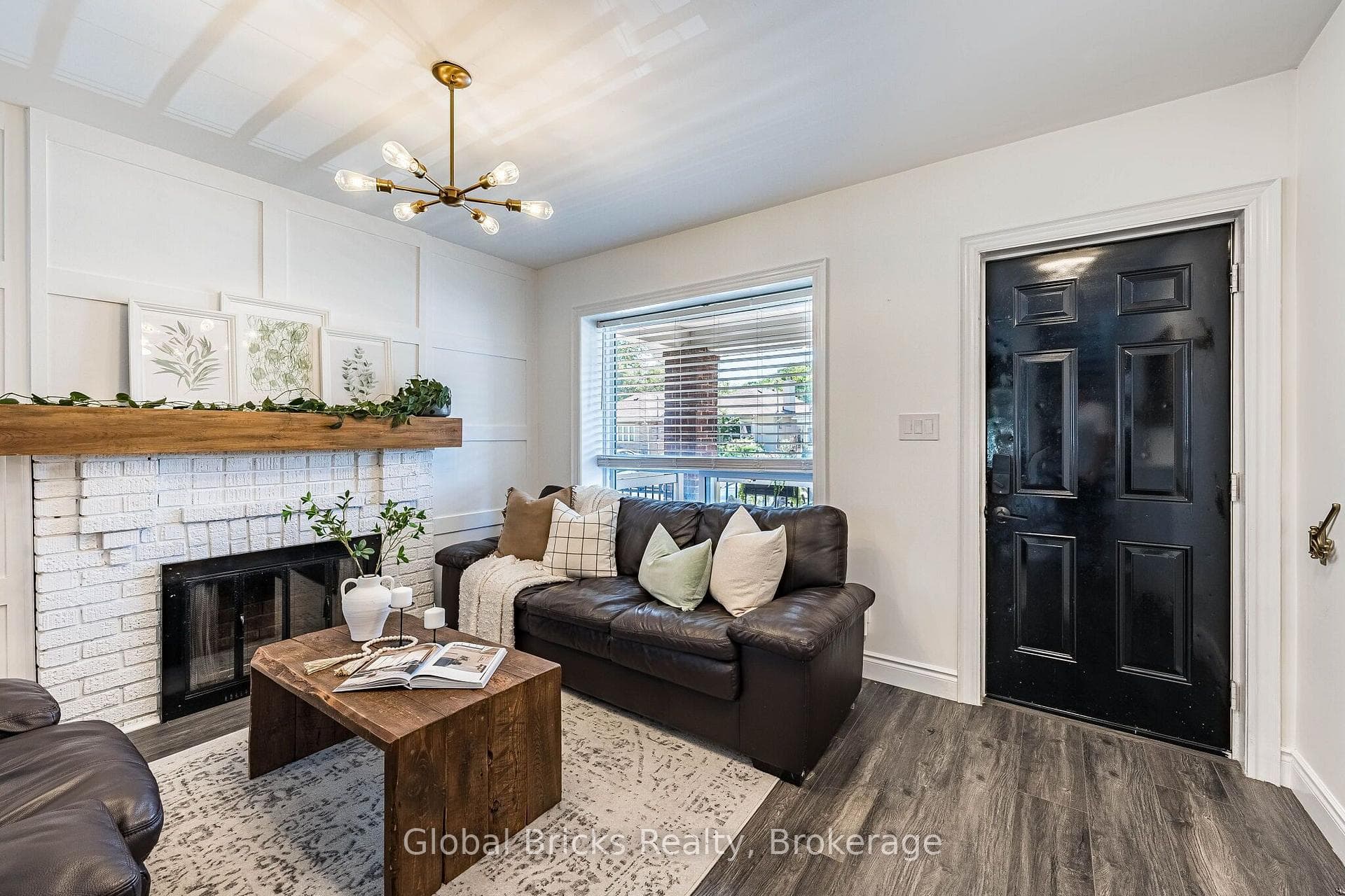 19 Elward Boulevard photo 10