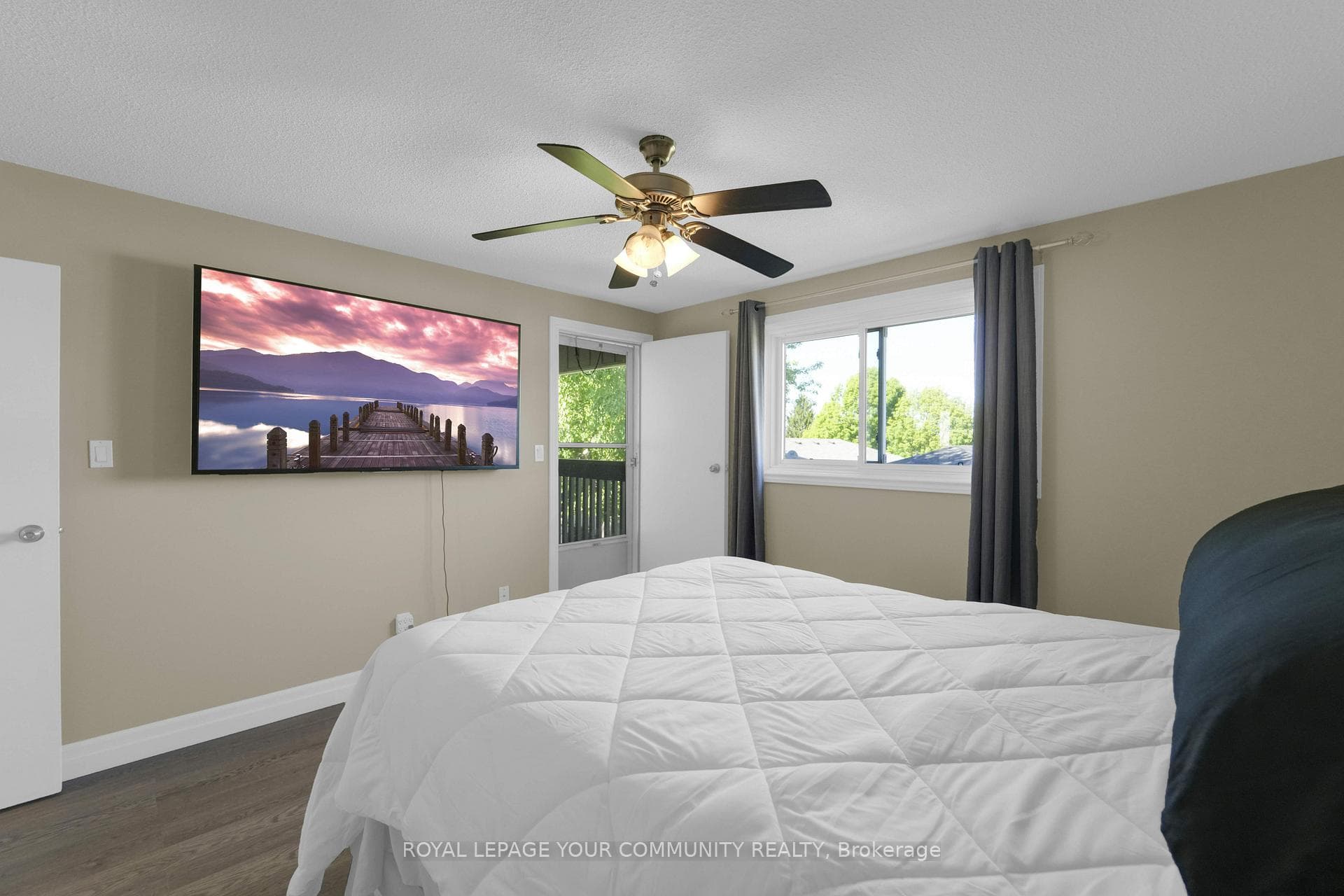 249 Collings Avenue photo 20