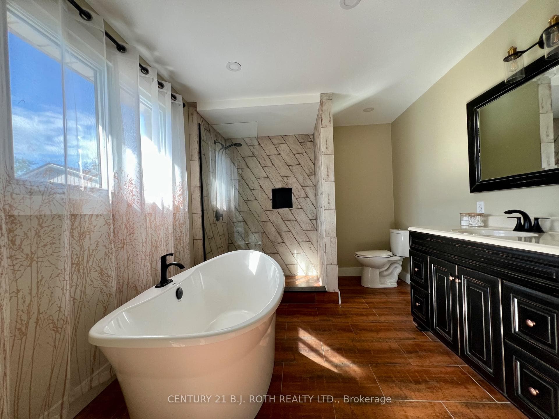 2266 FOXMEAD Road photo 31