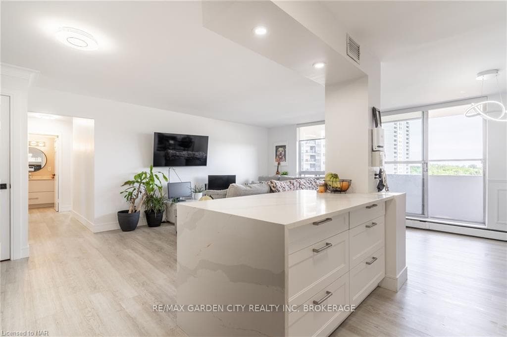 35 TOWERING HEIGHTS Boulevard Unit 508 photo 13