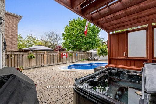 53 MCKINNON Avenue photo 39