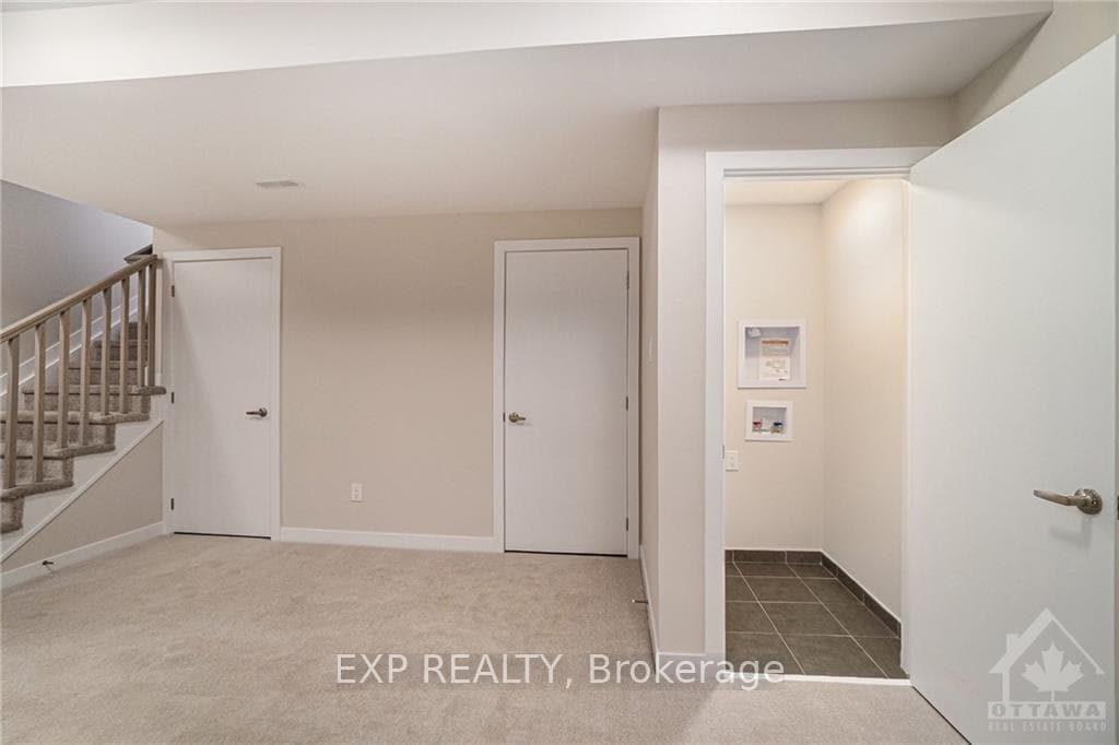 131 BEEBALM Crescent photo 24