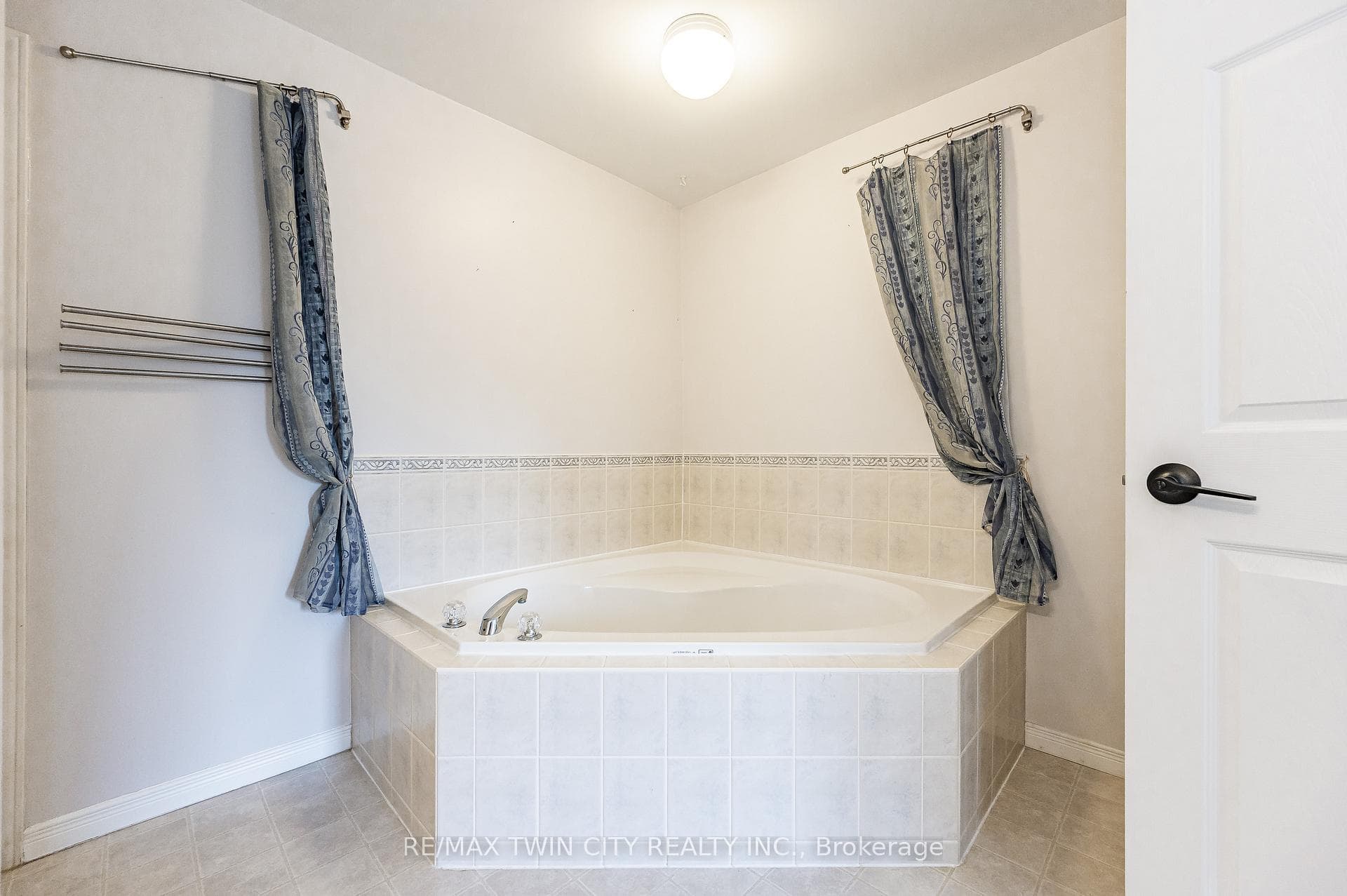 460 Woolwich Street Unit 26 photo 24