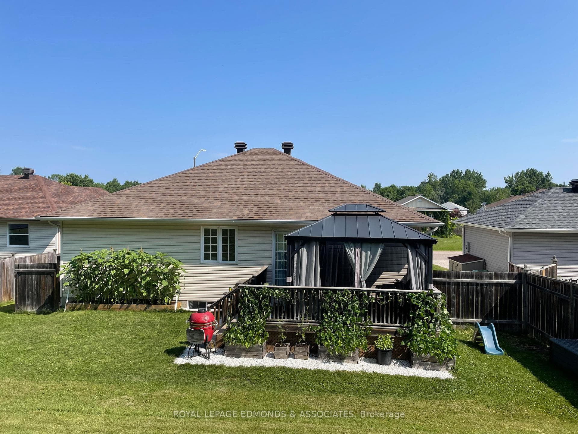 669 Fairview Avenue photo 37
