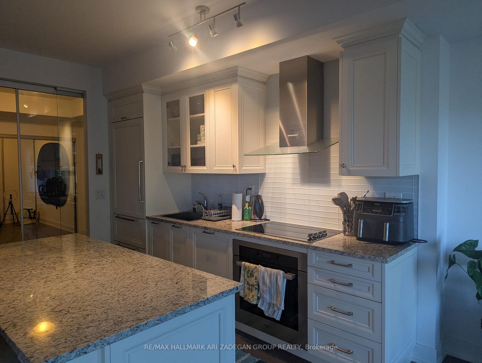 3018 Yonge Street Unit 514 photo 2