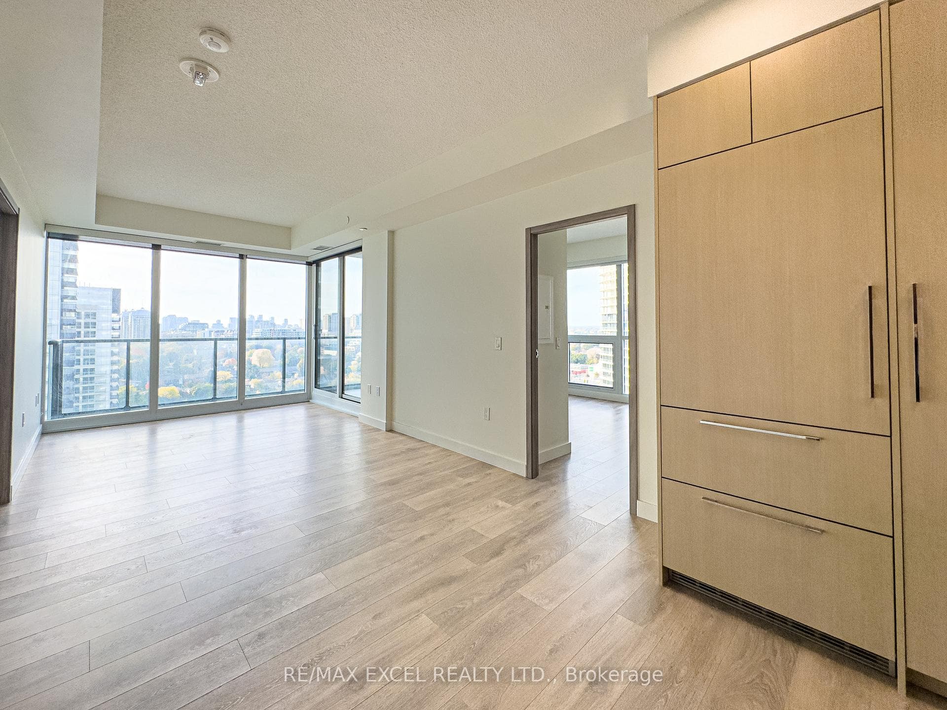 95 McMahon Drive Unit 2209 photo 6