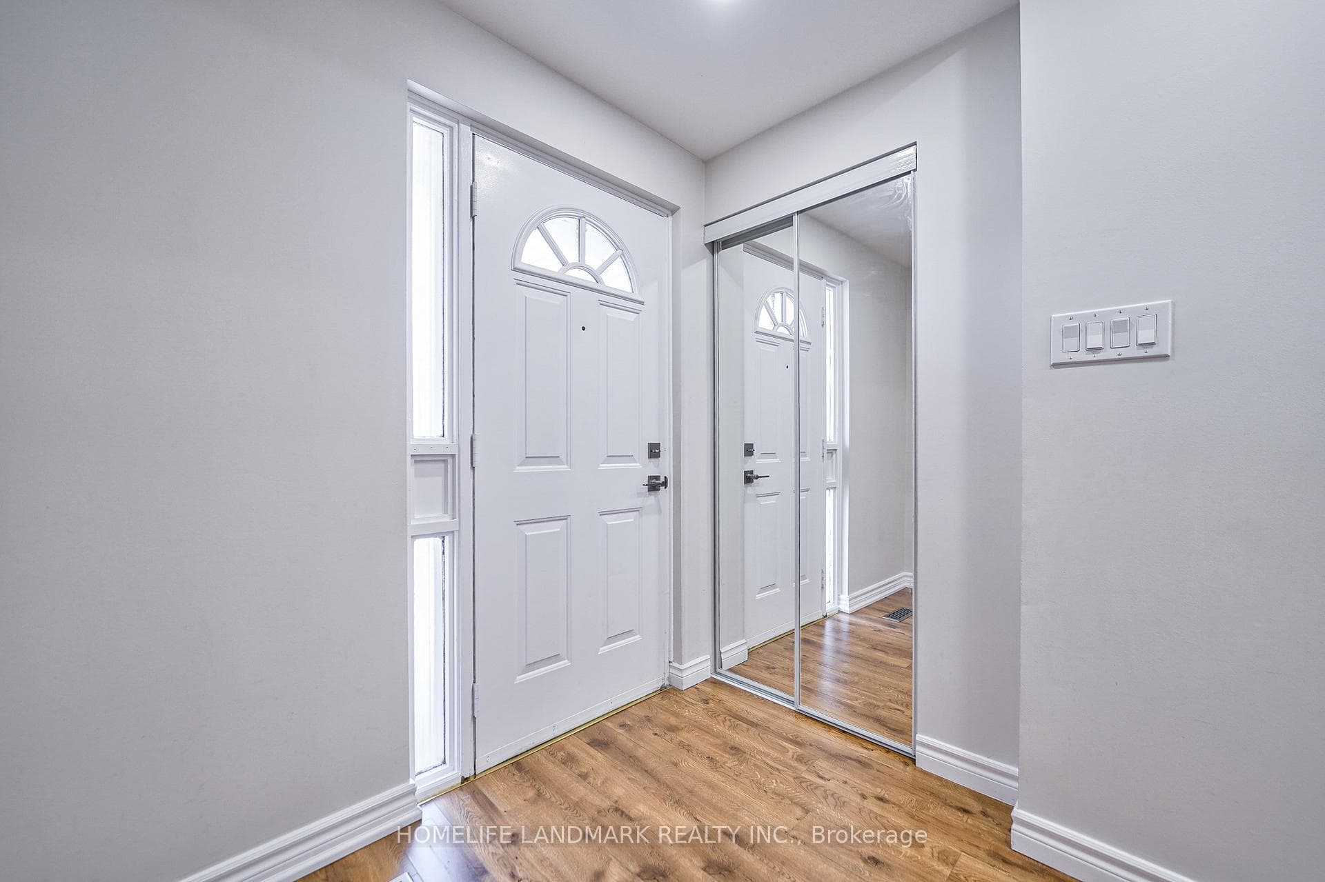 215 Mississauga Valley Boulevard Unit 113 photo 3